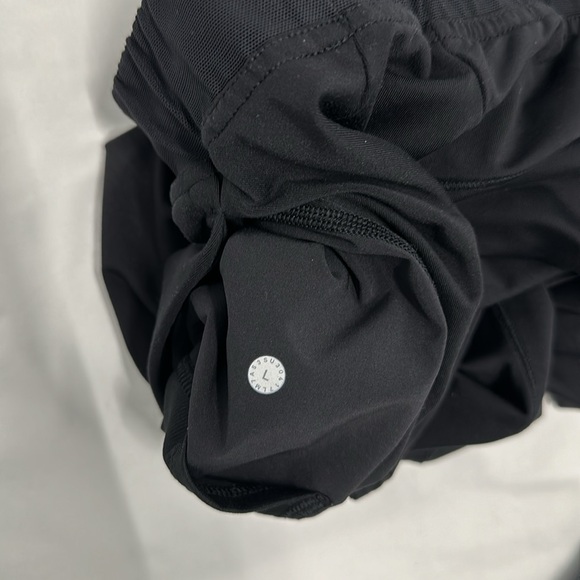 Lululemon Fundamental Short - Picture 11 of 11